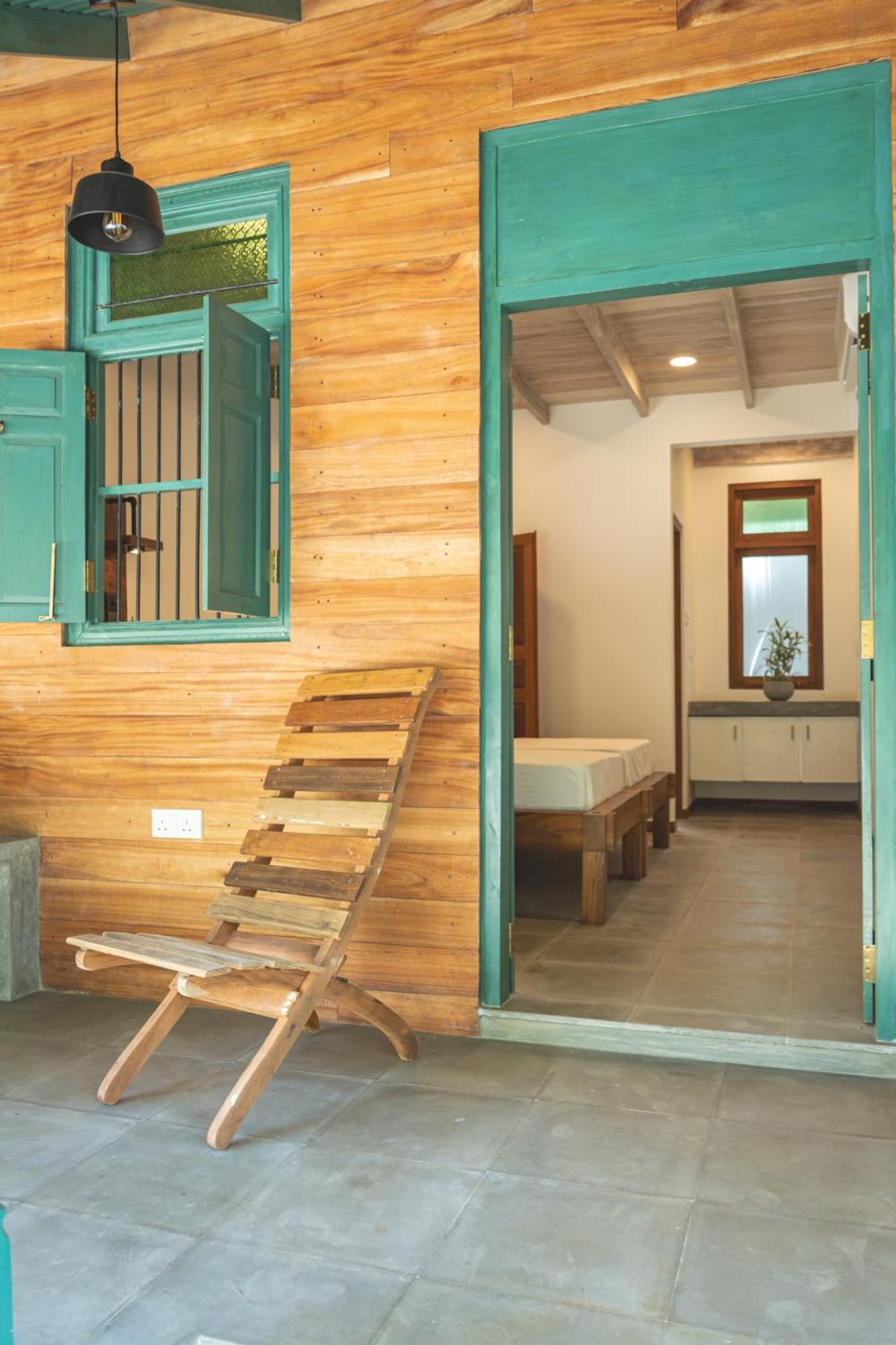 Locos Hiriketiya Hostel Dikwella Exterior foto